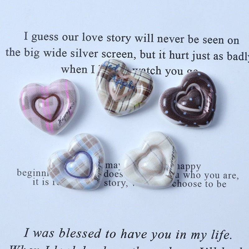 Small heart-shaped plaid fabric buttons, fabric accessories, clothing accessories, flat-bottom buttons, DIY handmade materials Secondary image