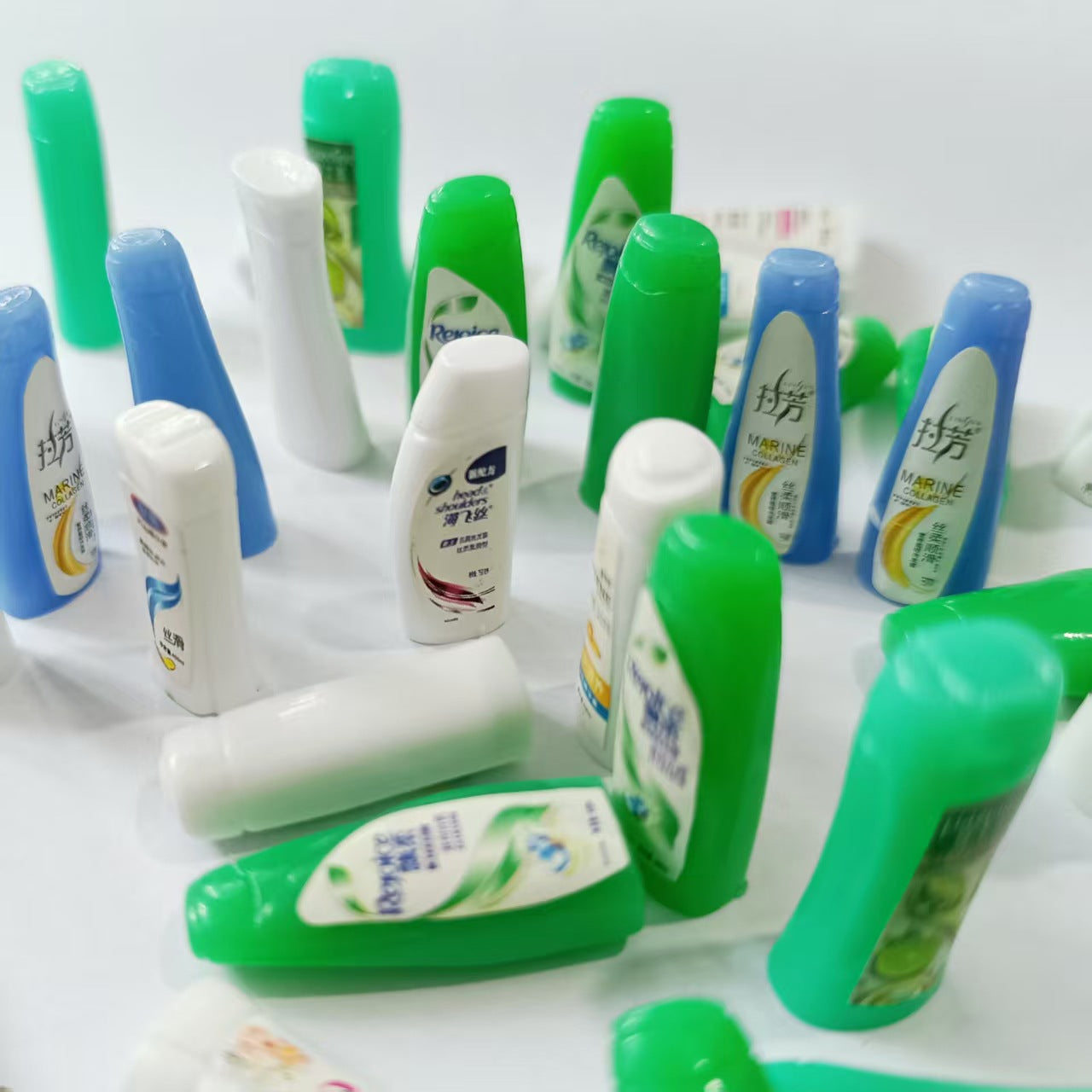 Mini supermarket shampoo ornaments, miniature resin DIY accessories, micro props for photography, children's toys Secondary image