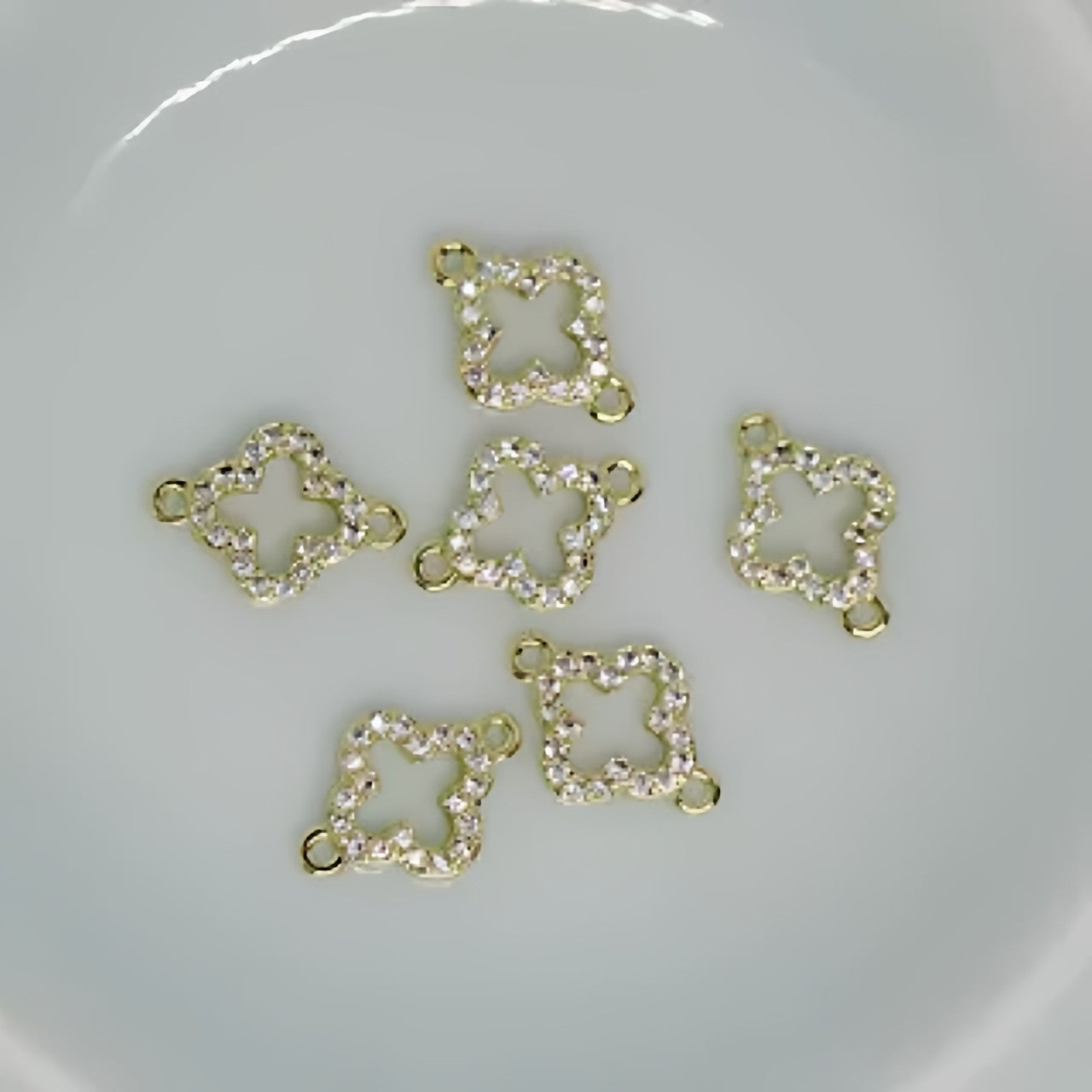 Color-retaining hollow double pendant four-leaf clover zircon DIY handmade necklace earring gemstone jewelry accessories 9mm Secondary image