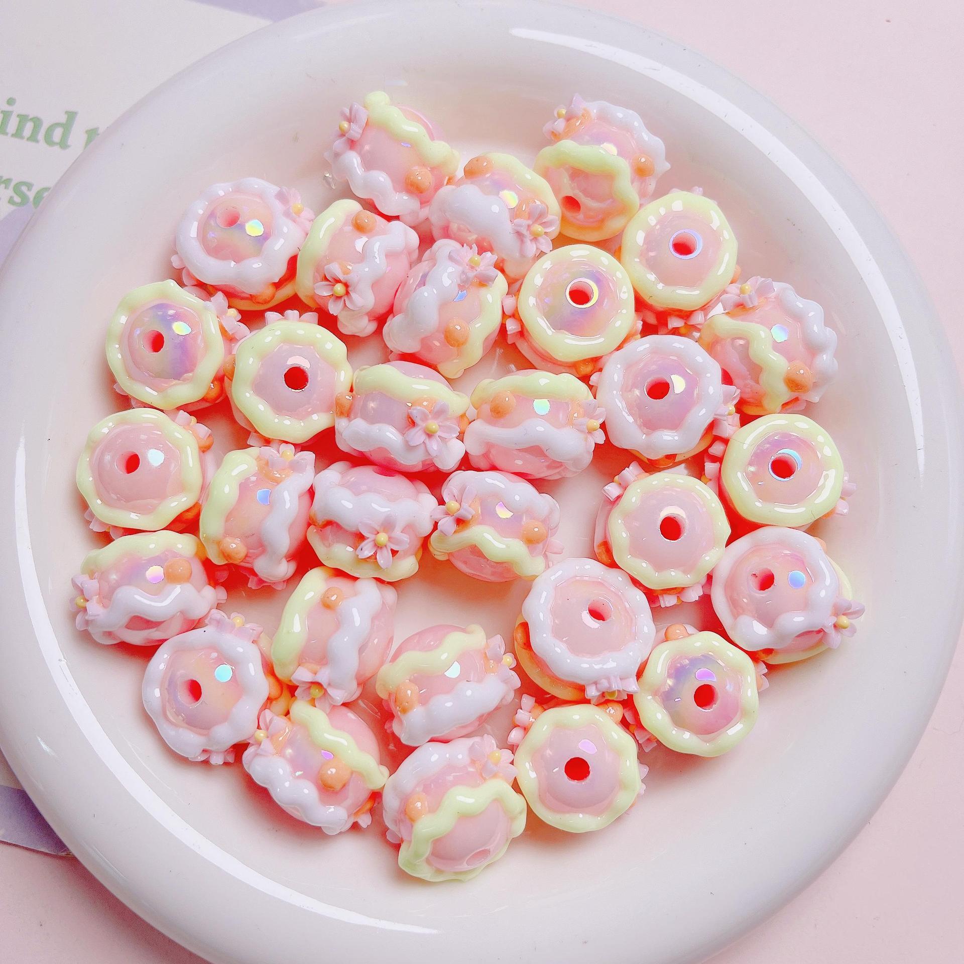 Heavy-duty hand-painted three-dimensional appliqué cream-colored round beads DIY handmade beading materials mobile phone chain accessories loose beads Secondary image