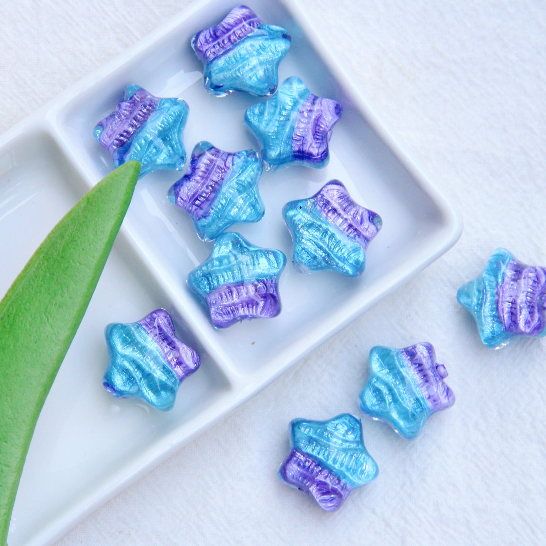 High-quality beaded accessories with a sophisticated feel, Van Gogh oil painting style loose beads, acrylic beads for DIY bracelets, phone chains, and car hanging accessories Secondary image